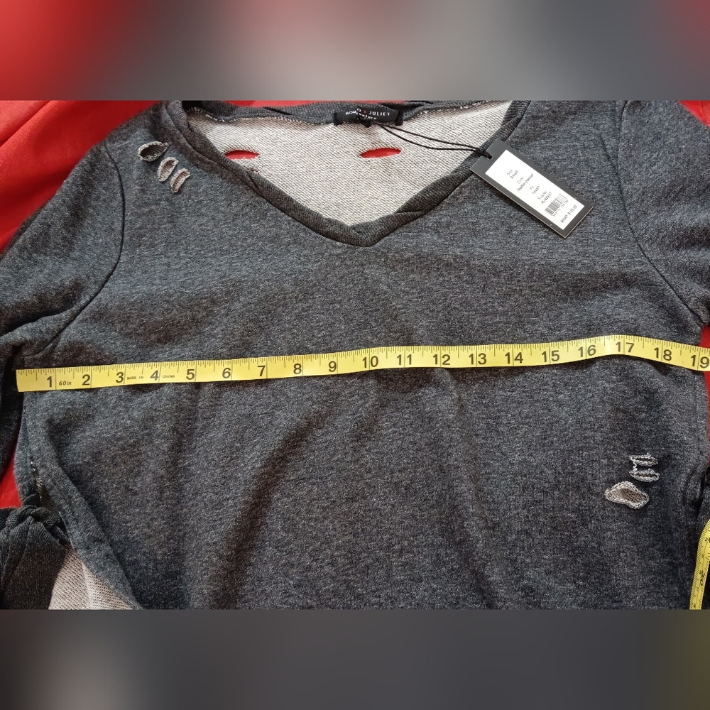 Romeo & Juliet Distressed Sweatshirt NWT Small Gray V Neck Raw Hem Tie Sleeve - Picture 4 of 9